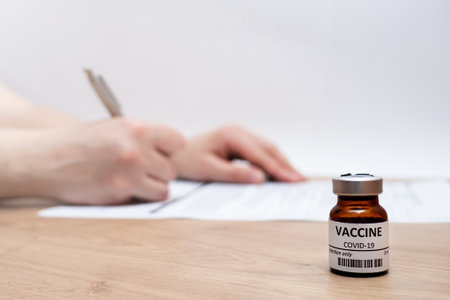 The person agrees to be vaccinated against coronavirus and ticks the questionnaire. vaccination covid 19, close upの写真素材
