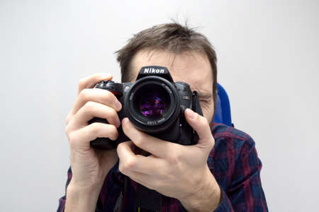 man takes a photo on SLR camera nikon d90, close upのeditorial素材