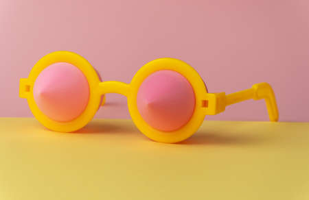 Makeup sponges in the shape of an egg or a drop inside the toy glasses.
