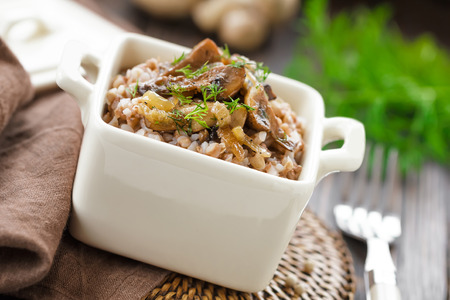 Buckwheat porridge with mushrooms
の写真素材