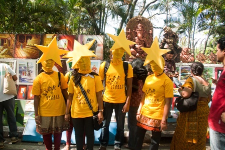 Bangalore India - January 30, 2011: Anonymous reviewershow their appreciation for an artists work at a stall selling paintings at のeditorial素材