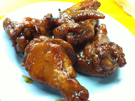 Delicious honey chicken served on a plateの素材