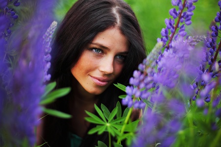 woman on pink flower field close portraitの写真素材