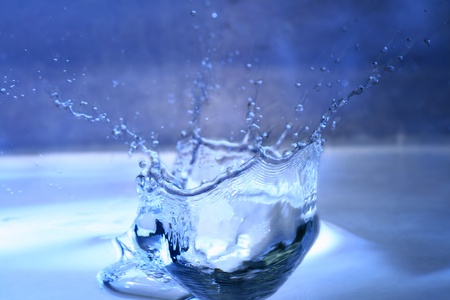blue water splash macro close upの写真素材