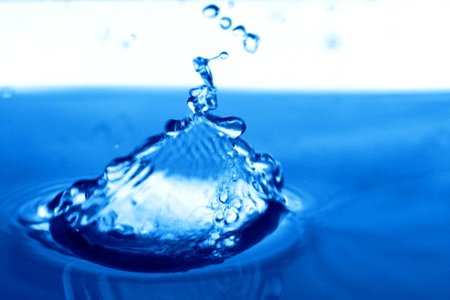 blue water splash macro close upの写真素材