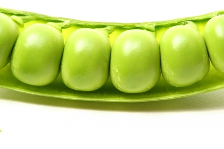 peas isoladed on white macro close upの写真素材