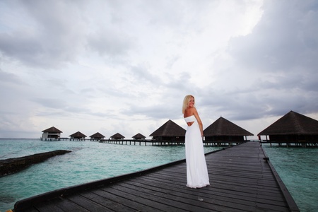 woman in a dress on a bridge home seaの写真素材