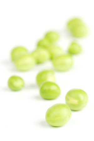 fresh peas isolated on white backgroundの写真素材