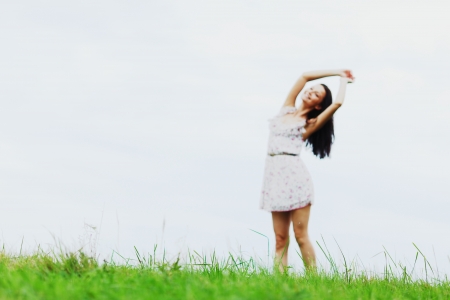 woman on green grass fieldの写真素材