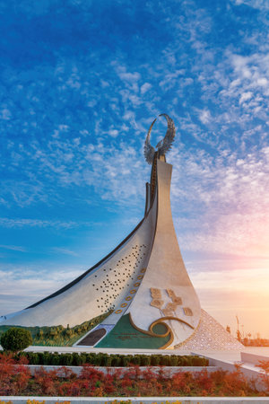 UZBEKISTAN, TASHKENT - JANUARY 4, 2023: Monument of Independence in the form of a stele with a Humo bird against a cloudy sky in the New Uzbekistan park.のeditorial素材