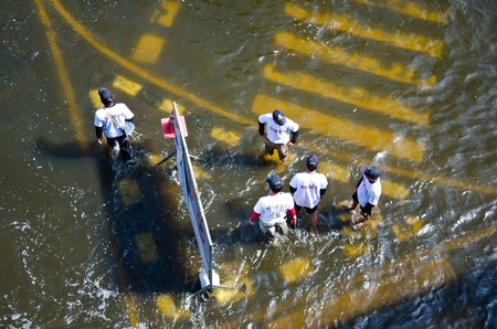 BANGKOK THAILAND  NOVEMBER 13 : the victims of flood waiting for higher vehicle in Phahon Yothin Road November 13, 2011 in Bangkok, Thailand.のeditorial素材