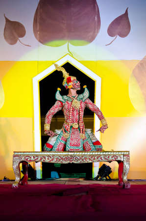 LOPBURI, THAILAND - FEBRUARY 19 : The unidentified actor perform Thailand Dancing art called Khon that high class of dance at the historic on The age of King Narai the Great Fair, on February 19, 2012 in Lopburi, Thailand.のeditorial素材