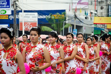 SING BURI - AUGUST 20: Monks parade during the Festival Tradition of the Thai Chinese on Auguet 20, 2012 in Sing Buri, Thailand.のeditorial素材