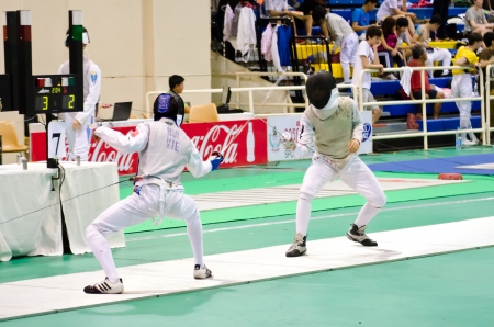 BANGKOK - MARCH 10: Unidentified Fencing Athletic fight against of Asian Junior & Cadet Fencing Championships 2013 on March 9, 2013 in Bangkok, Thailand.のeditorial素材