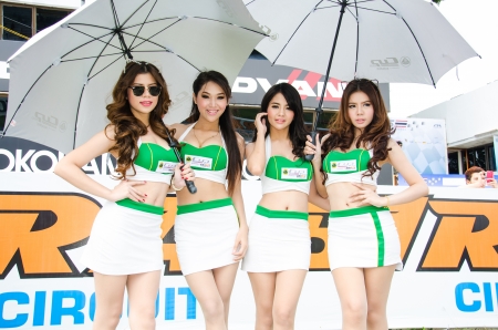 CHOUN BURI - AUGUST 18  Unidentified model with racing car on display at the Thailand Super Series 2013 Race 4 on August 18, 2013 at the Bira International Circuit Pattaya, Thailand のeditorial素材