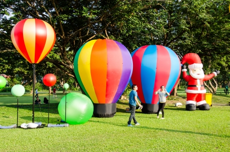 CHIANG MAI - DECEMBER 7: Unidentified people on display at The Thailand International Balloon Festival 2013 on December 7, 2013 in Chiang Mai, Thailand.のeditorial素材