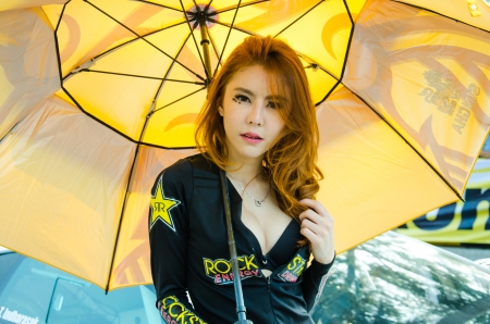 CHON BURI - DECEMBER 22:  Unidentified model with racing car on display at the Bangsaen Thailand Speed Festival 2013 Race 8 on December 22, 2013 at the Bangsaen street circuit, Thailandのeditorial素材