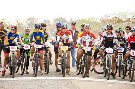 CHAINAT, THAILAND - MARCH 8   Unidentified biker riding a mountain bike at Thailand Championship 2014 Race 3 on March 8, 2014 in Chainat, Thailand のeditorial素材