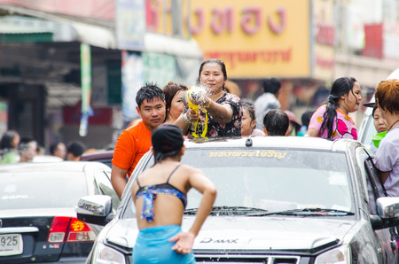 LOPBURI - APRIL 14  Songkran Festival is celebrated in Thailand as the traditional New Yearのeditorial素材