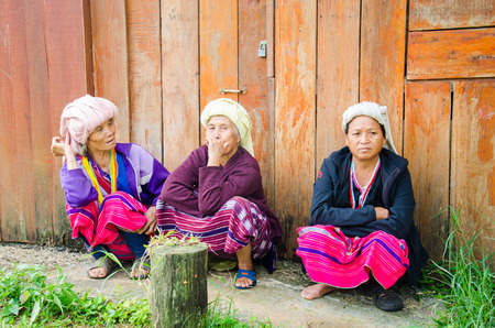 CHIANG MAI -THAILAND OCTOBER 18: Unidentified Pa-Ka-Geh-Yor (Karen Sgaw) in Tribal dress for photograph at Doi Inthanon on October 18, 2014 in Chiang Mai,Thailand. Pa-Ka-Geh-Yor are an ethnic group spread north of Thailand.のeditorial素材