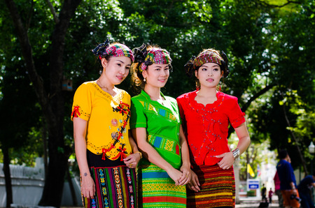 BANGKOK -THAILAND NOVEMBER 2: Unidentified Tai Yai (ethnic group living in parts of Myanmar and Thailand) in Tribal dress for photograph at on November 2, 2014 in Bangkok,Thailand.のeditorial素材