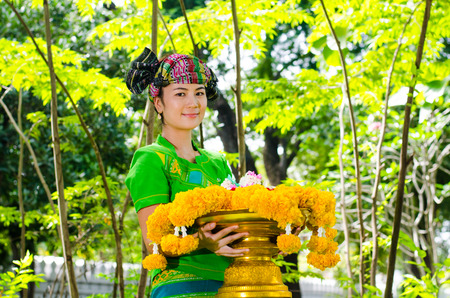 BANGKOK -THAILAND NOVEMBER 2: Unidentified Tai Yai (ethnic group living in parts of Myanmar and Thailand) in Tribal dress for photograph at on November 2, 2014 in Bangkok,Thailand.のeditorial素材
