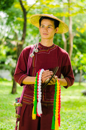 BANGKOK -THAILAND NOVEMBER 2: Unidentified Tai Yai (ethnic group living in parts of Myanmar and Thailand) in Tribal dress for photograph at on November 2, 2014 in Bangkok,Thailand.のeditorial素材