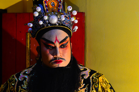 BANGKOK - OCTOBER 28: Unidentified Chinese opera actress of Thailandのeditorial素材
