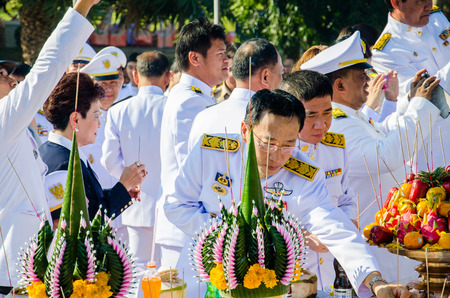 SING BURI, THAILAND - FEBRUARY 4 : Unidentified bureaucrat of Sing Buri  respecting soul heroic people of Bangrachan (defence the nation was 277 years ago) at The Bangrachan Heroes Monument, on February 4, 2015 in Sing Buri, Thailand.のeditorial素材