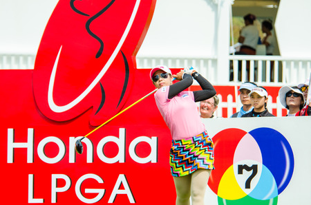 CHONBURI - FEBRUARY 28: Pornanong Phatlum of Thailand in Honda LPGA Thailand 2015 at Siam Country Club, Pattaya Old Course on February 28, 2015 in Chonburi, Thailand.のeditorial素材