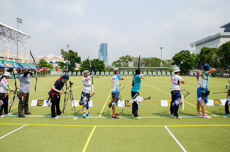 BANGKOK -MARCH 19: Unidentified archers in a row and shootin 2015 Asia Cup-World Ranking Tournament (stage II) at Hua Mak Sports Complex on March 19, 2015 in Bangkok, Thailand.のeditorial素材