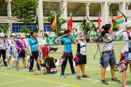 BANGKOK -MARCH 19: Unidentified archers in a row and shootin 2015 Asia Cup-World Ranking Tournament (stage II) at Hua Mak Sports Complex on March 19, 2015 in Bangkok, Thailand.のeditorial素材