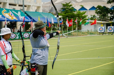 BANGKOK -MARCH 19: Unidentified archers in a row and shootin 2015 Asia Cup-World Ranking Tournament (stage II) at Hua Mak Sports Complex on March 19, 2015 in Bangkok, Thailand.のeditorial素材