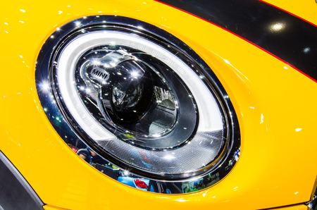 BANGKOK - DECEMBER 1: Headlight of MINI Cooper Hatch 5-Door car on display at the 32nd Thailand International Motor Expo 2015 on December 1, 2015 in Nonthaburi, Thailand.のeditorial素材