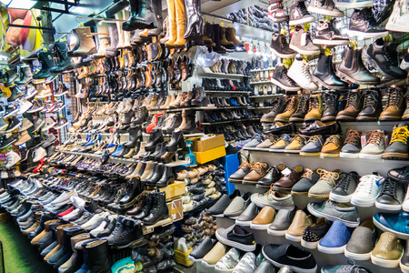 SEOUL - JANUARY 30: Korean people and tourists walking shopping at Myeongdong Market shopping street It is popular and latest fashion center of Korea on January 30, 2016 at Myeongdong Market in Seoul, South Korea.のeditorial素材