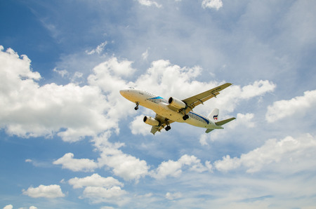 PHUKET - MAY 5 : Bangkok Airways airplane landing at Phuket International airport, runway near the beach, on May 5, 2016 Phuket, Thailand.のeditorial素材