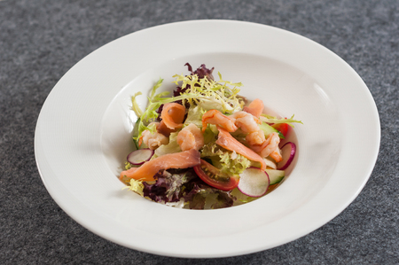 Salmon and shrimp saladの写真素材