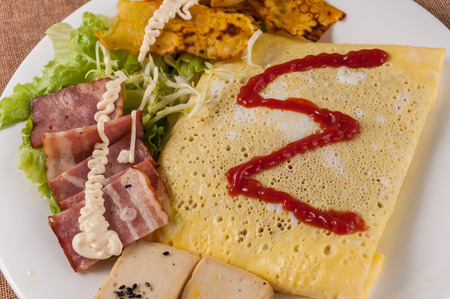 Omelet with saladの写真素材
