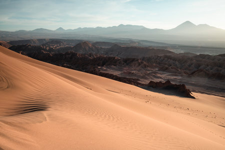 Sunrise over la valle de la muerte near san pedro de atacamaの写真素材