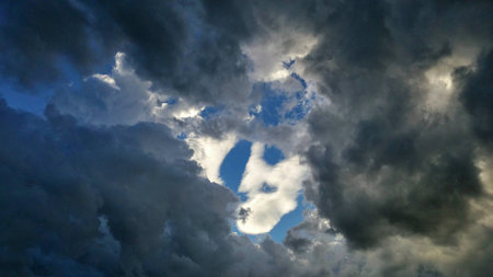 the smiling cloudsの写真素材