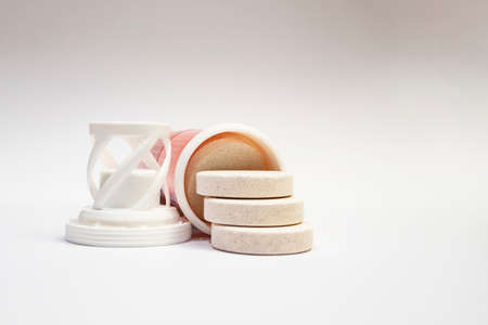 effervescent vitamin tablet in boxの写真素材