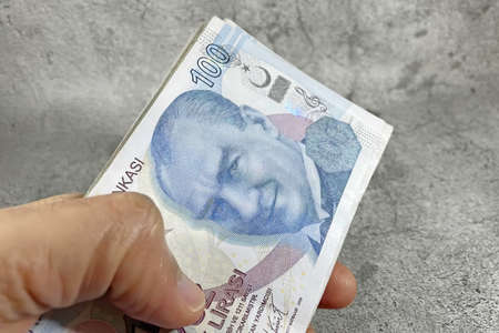 100 Turkish Lira banknotes in handの写真素材