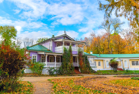 ORYOL, RUSSIA - OCTOBER 13, 2016: Museum-manor of Turgenev I.S. Spassky-Lutovinovo in the fallのeditorial素材