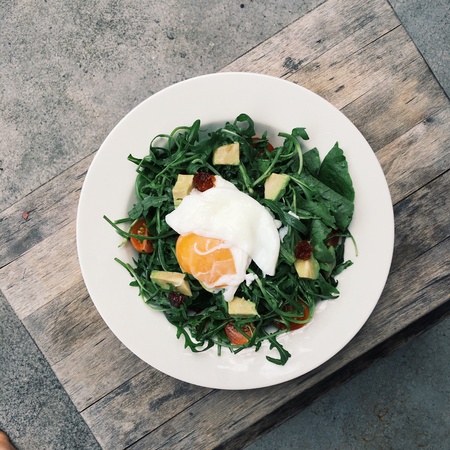 Healthy Avocado Rocket Salad with poach-egg and lemon dressingの素材