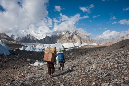 Porters carrying heavy loads in Karakoram range, Pakistan の写真素材