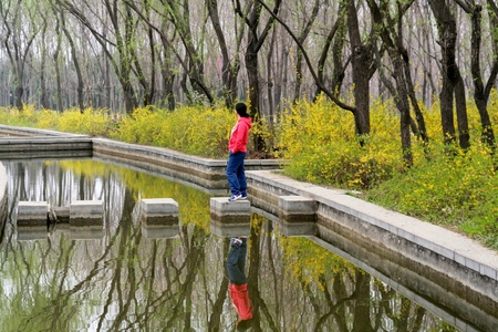 The girl at the riverside with flowersのeditorial素材