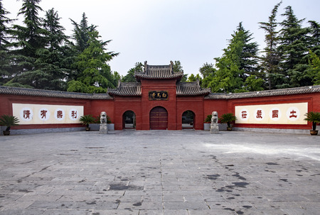 the main entrance of Baima Temple in Luoyangのeditorial素材
