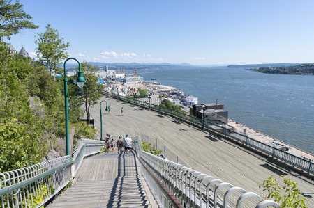 La Promenade des Gouverneurs boardwalk along St. Lawrence River, Quebecのeditorial素材