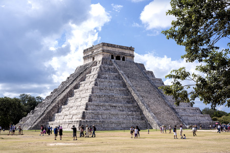 TINÃÅ¡M, YUCATÃÂN, MEXICO - DEC 22, 2016: 
The Temple of Kukulkan Pyramid (El Castillo Maya Pyramid) in Chichen Itza ruins, one of the Seven Wonders of the World and UNESCO World Heritage Siteのeditorial素材