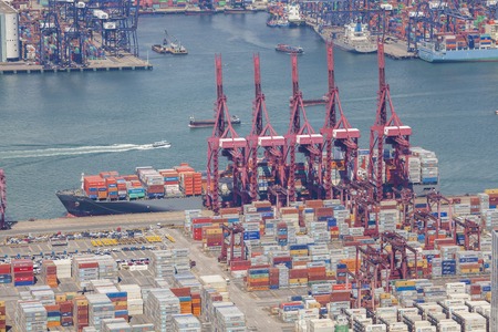 Hong Kong, China - Jun 15, 2015: Container ship unloading at the Kwai Tsing Container Terminals in Hong Kongのeditorial素材